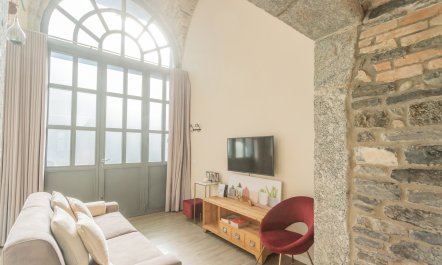 Enchanting Lakeside Haven 1