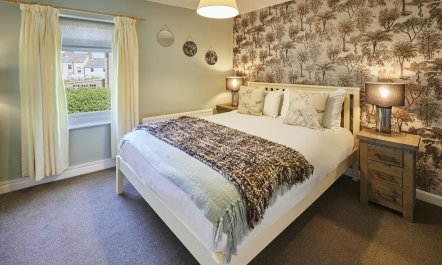 Cosy Coastal Retreat 1