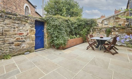 Quaint Seaside Haven 2