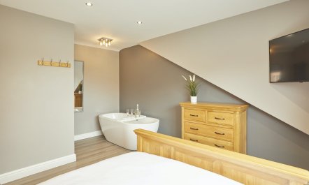 Cosy Coastal Cottage 1