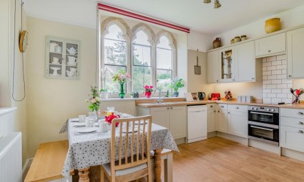 4 Bed in Bridport 9