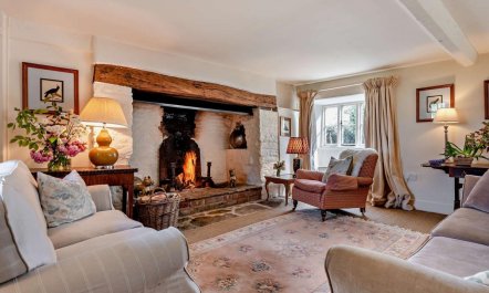 5 Bed in Fifehead Neville 1