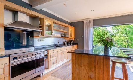 8 Bed in Crowborough 7