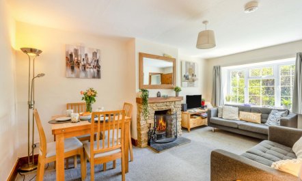 2 Bed in Bridport 3