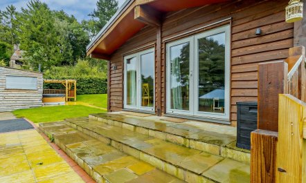 4 Bed in Shrewsbury 1