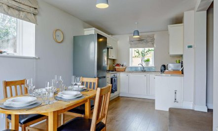 2 Bed in Torquay 3
