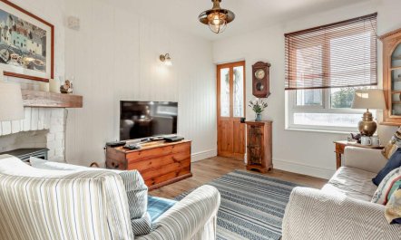 2 Bed in Brixham 3