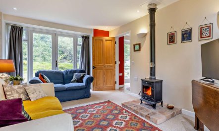 2 Bed in Machynlleth 3