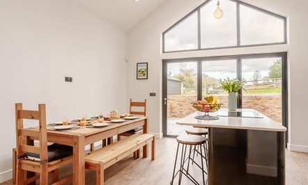 4 Bed in Dunstable 1