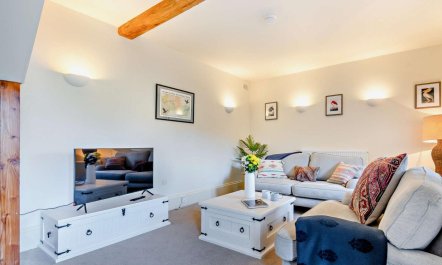 2 Bed in Cirencester 1