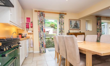 4 Bed in Bridport 9