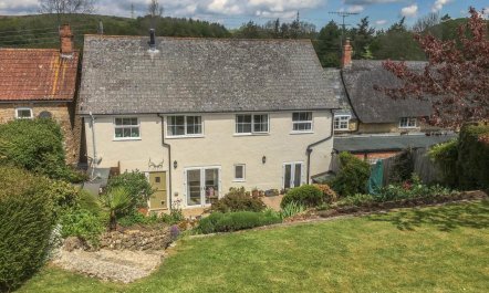 4 Bed in Bridport 1