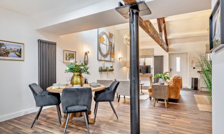 2 Bed in High Peak 9