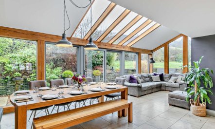 6 Bed in Huddersfield