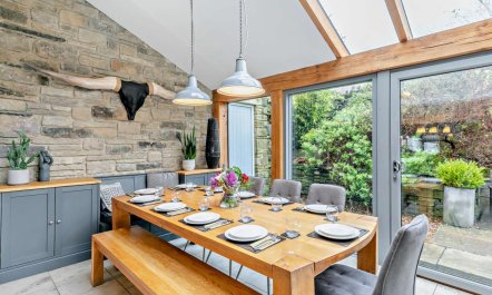 6 Bed in Huddersfield 4