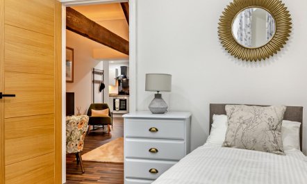 2 Bed in High Peak 6