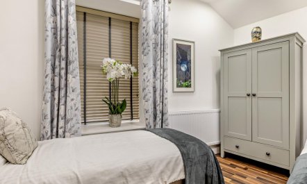 2 Bed in High Peak 5