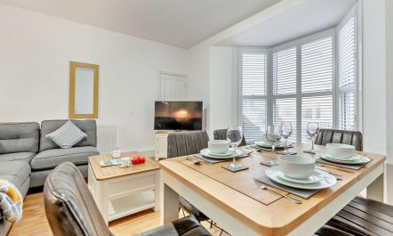 2 Bed in Tenby 3