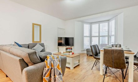 2 Bed in Tenby 1