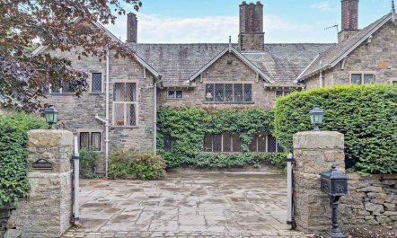 6 Bed in Stockport 2