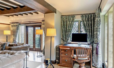 6 Bed in Stockport 8