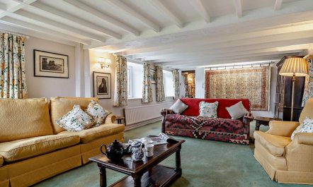 3 Bed in Abergavenny 1