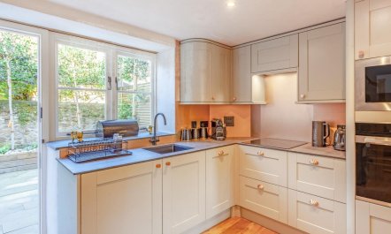 1 Bed in Montacute 9