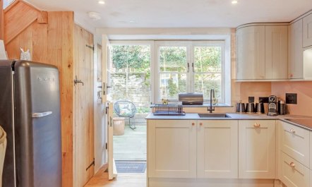 1 Bed in Montacute 8