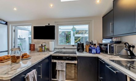 2 Bed in High Peak 7