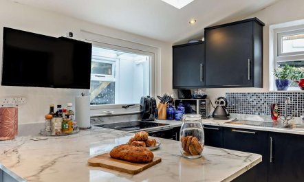 2 Bed in High Peak 5