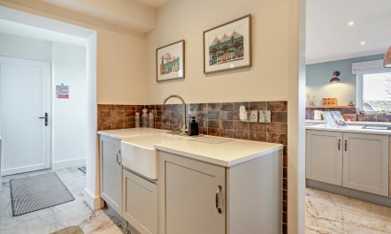 6 Bed in Broxburn 5