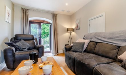 2 Bed in Hope Valley 4