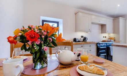 2 Bed in Hope Valley 5