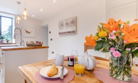 2 Bed in Hope Valley 6