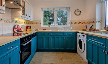 2 Bed in Aberdovey 4