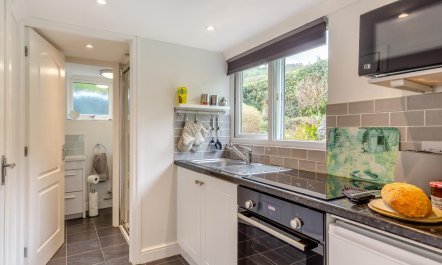 1 Bed in Bridport 7