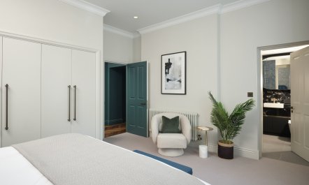 A Moment in Mayfair 4