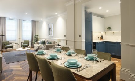 A Moment in Mayfair 1