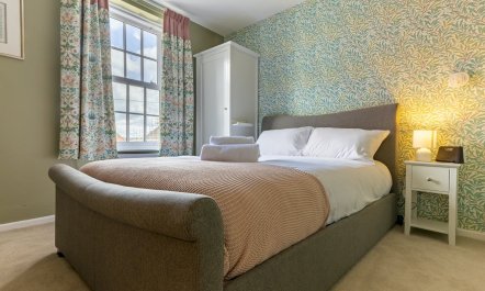 The Peacock & Nightingale 0