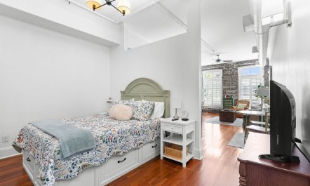 Oak & Brick 6