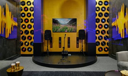 The Glimmering Sand 1