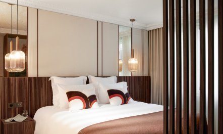 In Chic Paris 4