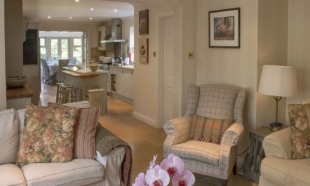 Cotswold Court 6