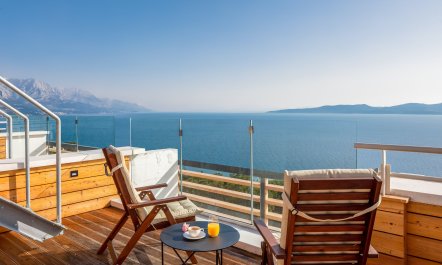 White Walls & Blue Skies 4