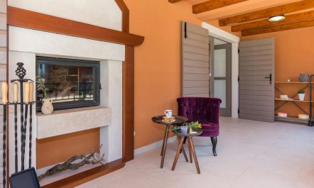 A Lesson in Seclusion 4