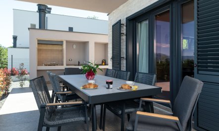 Promenade on the Shore 4