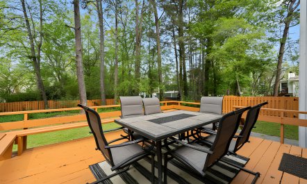 Charming Cobb Cottage 0