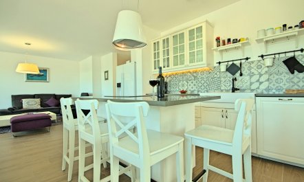 A Glance from the Peak 6