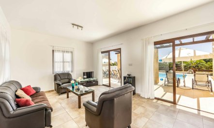 Sunny Seaside Retreat 2