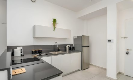 Charming Nachlaot Retreat 5